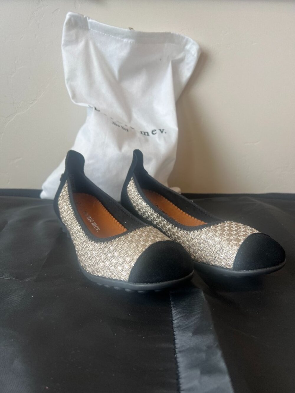 Bernie Mev Women's Bellamy Gold/Black Shoe, size 38 (US7) New without box